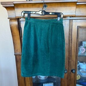 Vintage G III Suede Skirt Women’s Size 3/4 Green 100% Leather Lined Office